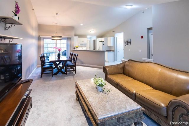 1560 W Lakeview Lane, Canton, MI 48187