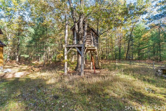 10711 N Tuttle Road, Free Soil, MI 49411