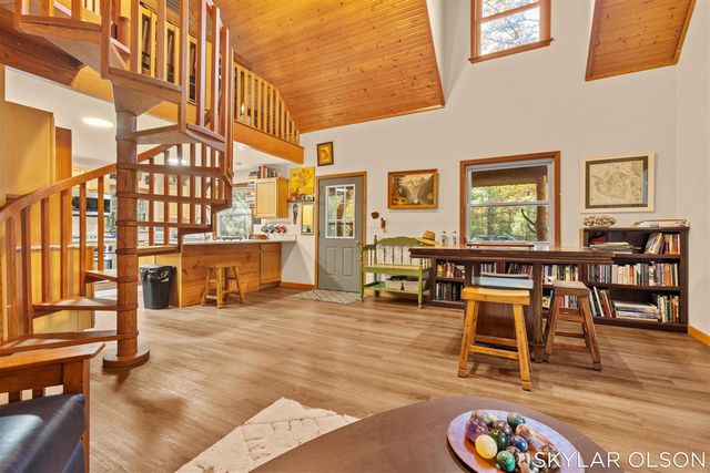 10711 N Tuttle Road, Free Soil, MI 49411