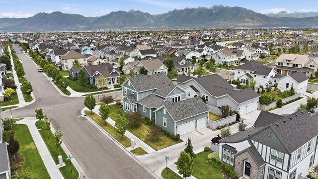 10854 S LAMOND DR, South Jordan, UT 84009