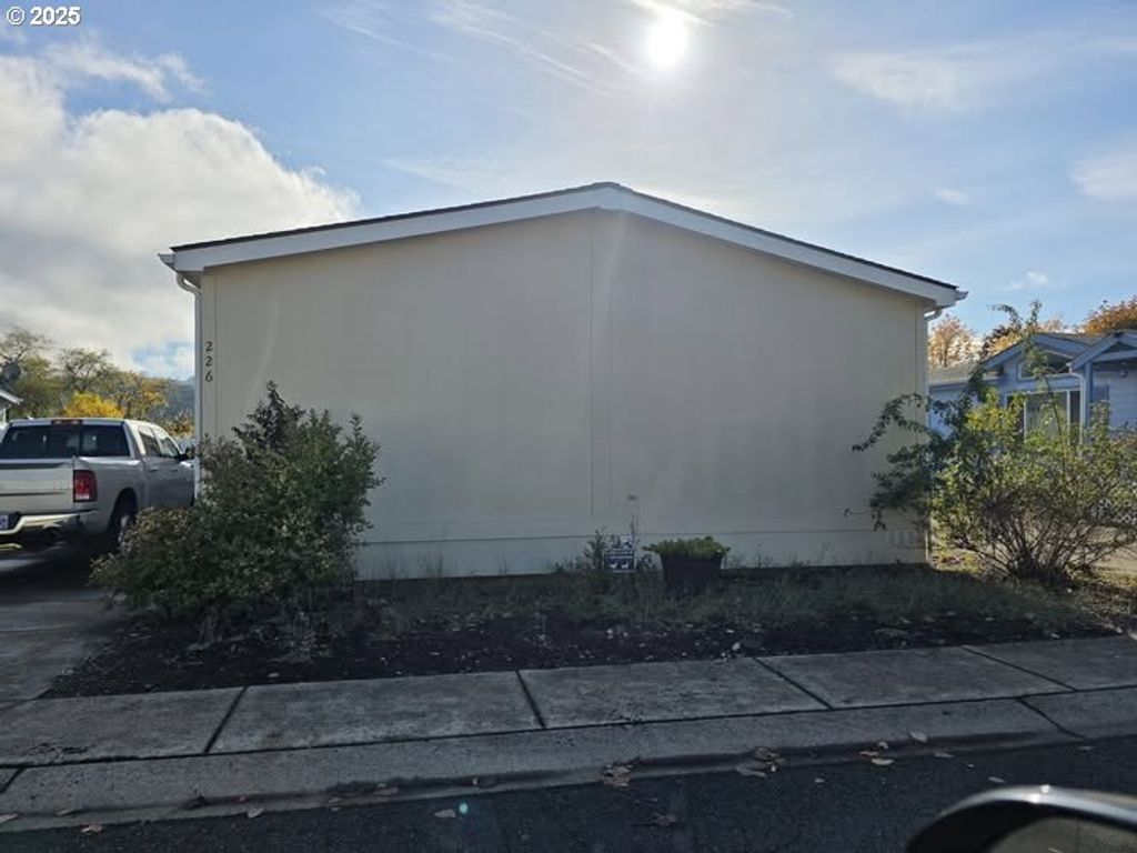 226 OWYHEE Ln, Roseburg, OR 97471
