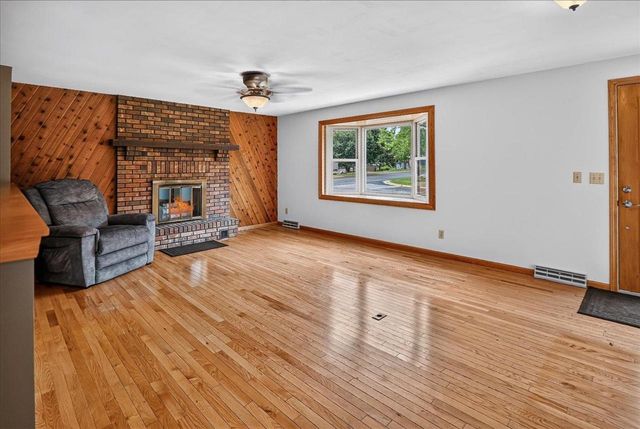 500 Hank's Hollow Trail, Deforest, WI 53532