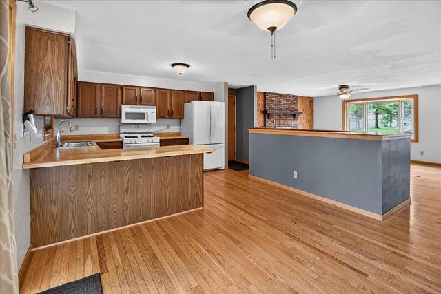 500 Hank's Hollow Trail, Deforest, WI 53532