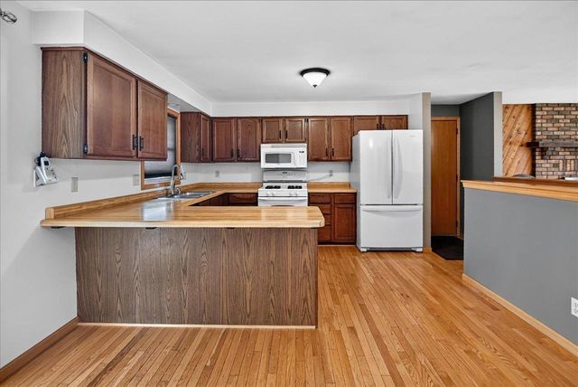500 Hank's Hollow Trail, Deforest, WI 53532