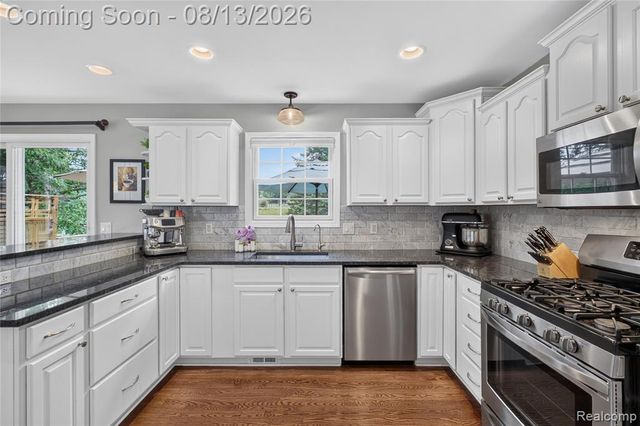 16525 W Horseshoe Trail, Linden, MI 48451