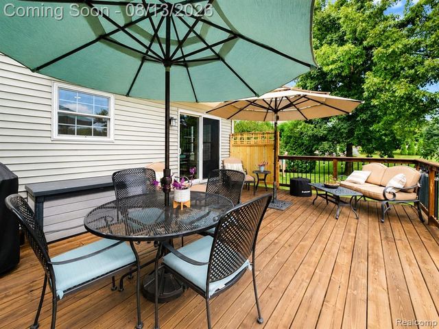 16525 W Horseshoe Trail, Linden, MI 48451