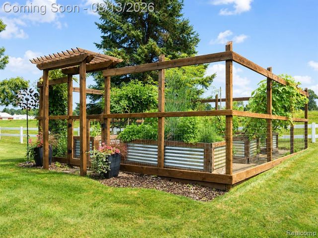 16525 W Horseshoe Trail, Linden, MI 48451
