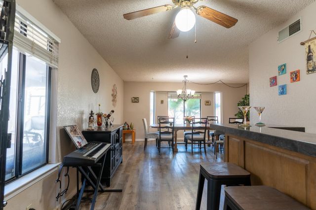 1722 Buckingham Avenue, Clovis, CA 93611