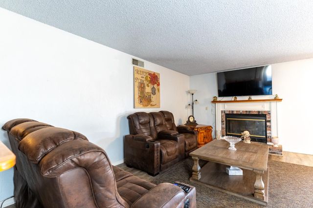 1722 Buckingham Avenue, Clovis, CA 93611