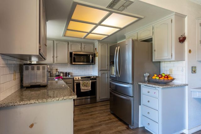 1722 Buckingham Avenue, Clovis, CA 93611