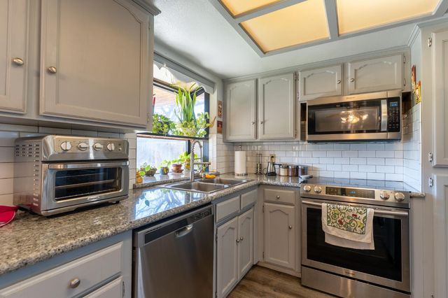 1722 Buckingham Avenue, Clovis, CA 93611