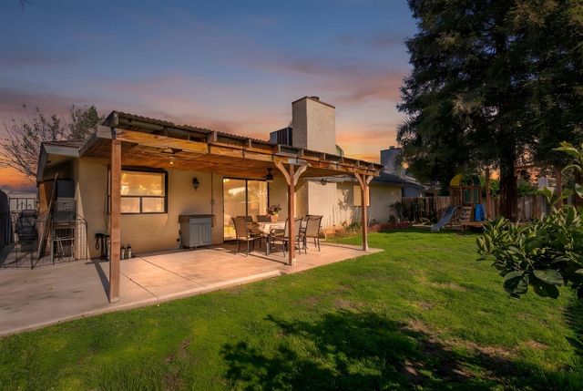 1722 Buckingham Avenue, Clovis, CA 93611