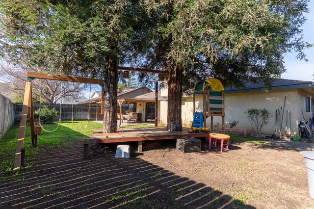 1722 Buckingham Avenue, Clovis, CA 93611