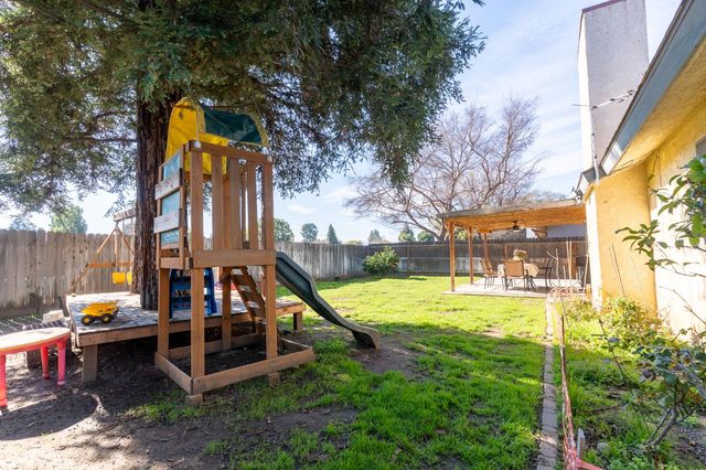 1722 Buckingham Avenue, Clovis, CA 93611