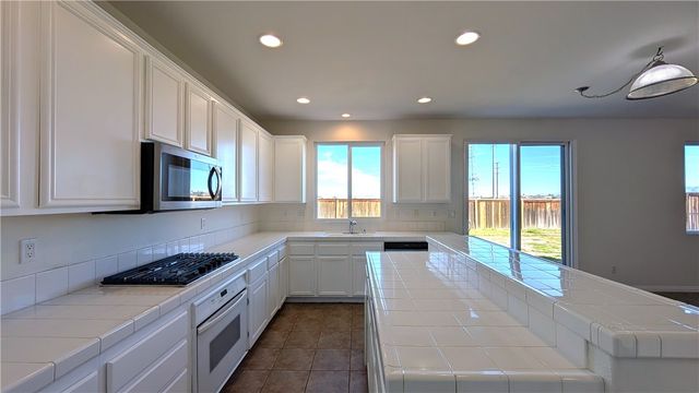 13645 Mayflower, Victorville, CA 92392