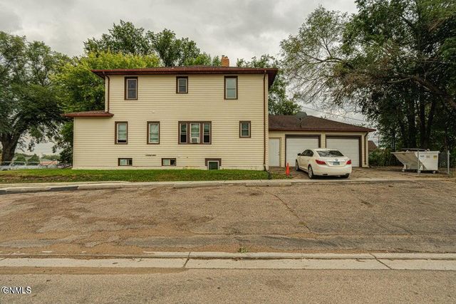 520 9th Street, Bismarck, ND 58501 property photo