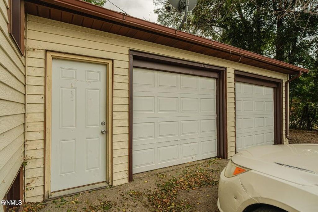 520 9th Street, Bismarck, ND 58501 photo 3