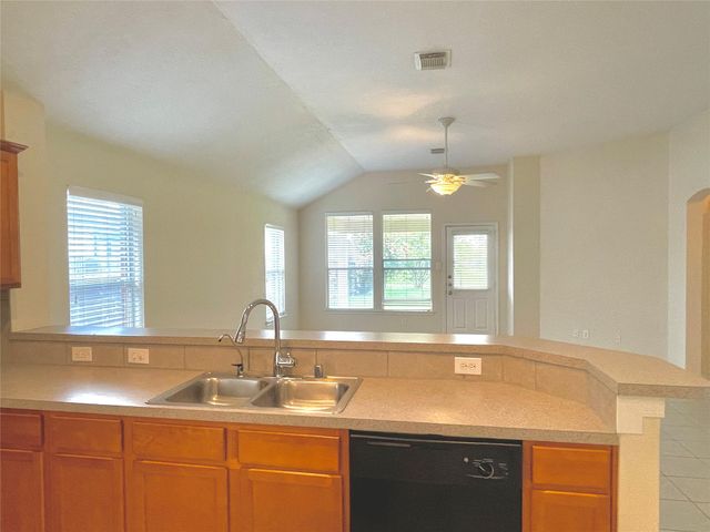 910 Pickett Hill Lane, Rosenberg, TX 77469