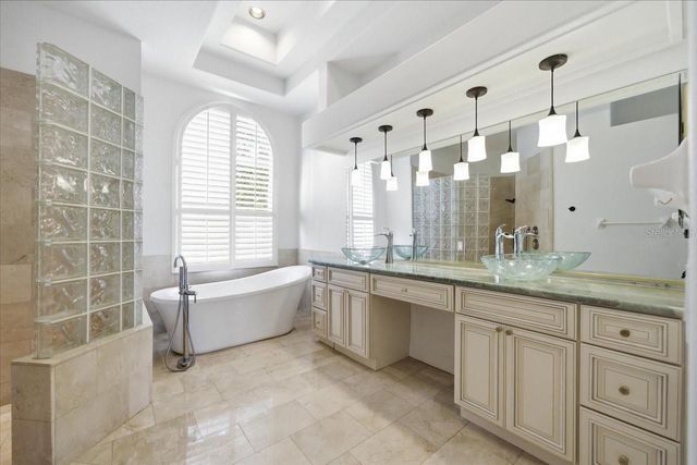 18634 AVENUE CAPRI, Lutz, FL 33558