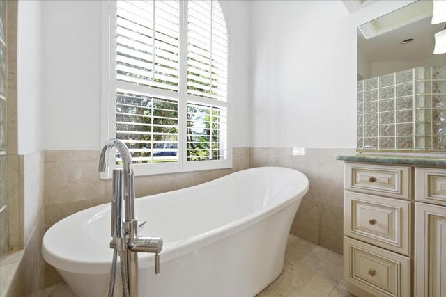 18634 AVENUE CAPRI, Lutz, FL 33558