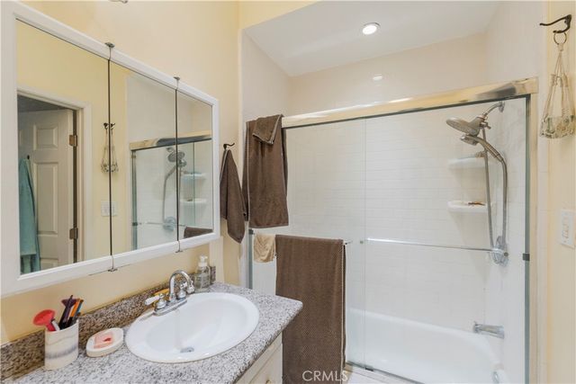 7211 Cozycroft 32, Winnetka, CA 91306