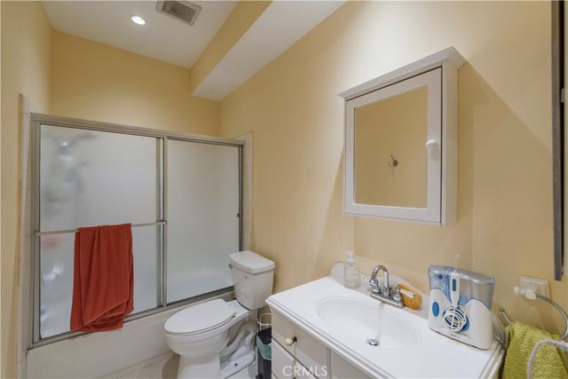 7211 Cozycroft 32, Winnetka, CA 91306