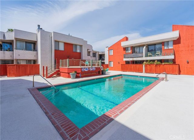 7211 Cozycroft 32, Winnetka, CA 91306