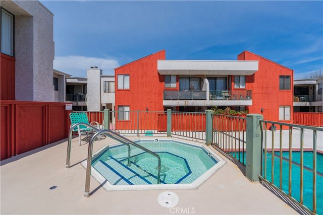 7211 Cozycroft 32, Winnetka, CA 91306