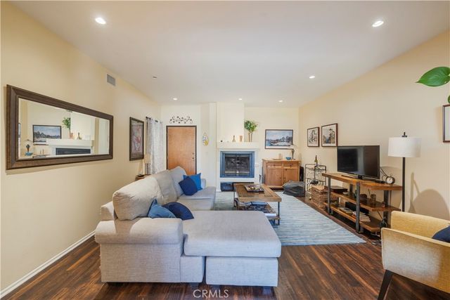 7211 Cozycroft 32, Winnetka, CA 91306