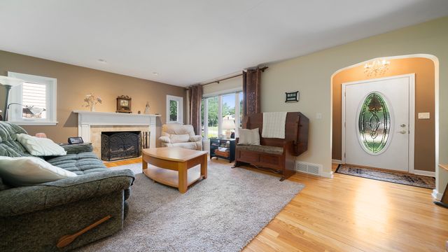 2423 Brendenwood Road, Rockford, IL 61107
