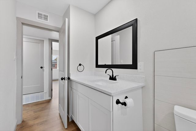 2032 Vermont Street NE, Albuquerque, NM 87110