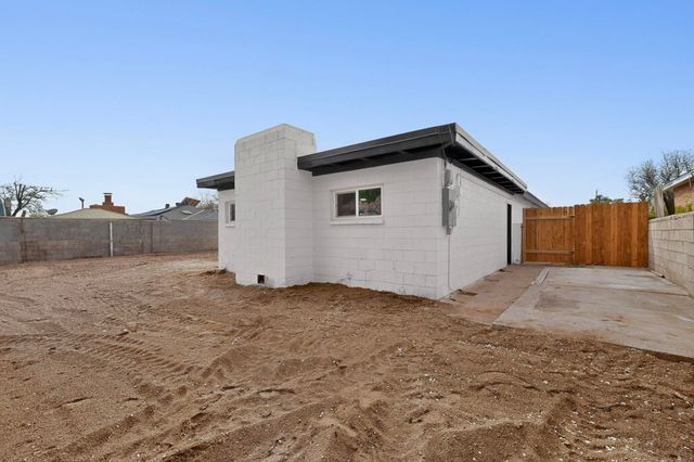 2032 Vermont Street NE, Albuquerque, NM 87110