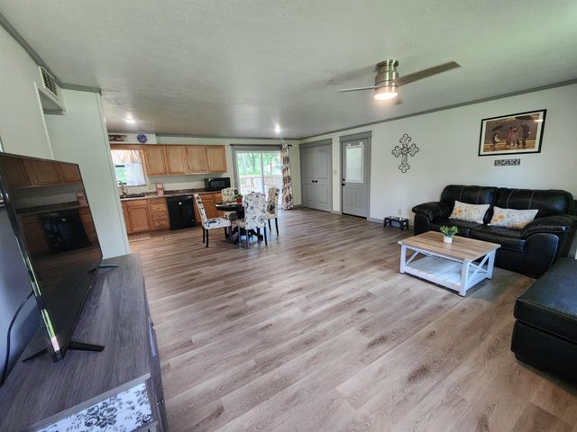 110 Peace Valley Road, Ash Flat, AR 72513