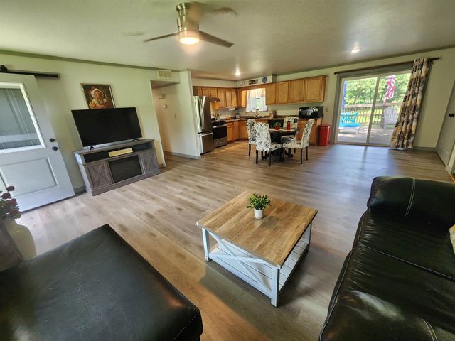 110 Peace Valley Road, Ash Flat, AR 72513