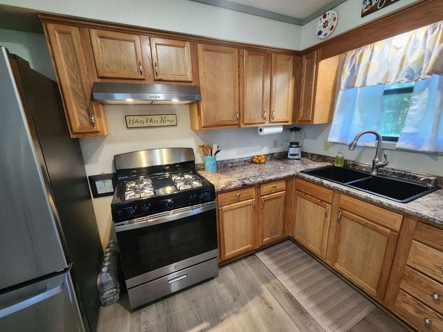 110 Peace Valley Road, Ash Flat, AR 72513