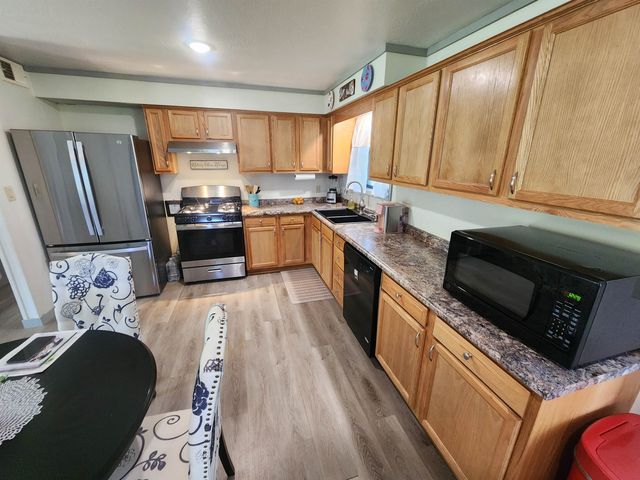 110 Peace Valley Road, Ash Flat, AR 72513