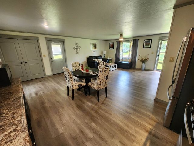 110 Peace Valley Road, Ash Flat, AR 72513