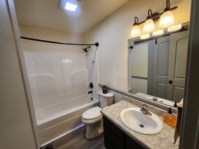 110 Peace Valley Road, Ash Flat, AR 72513