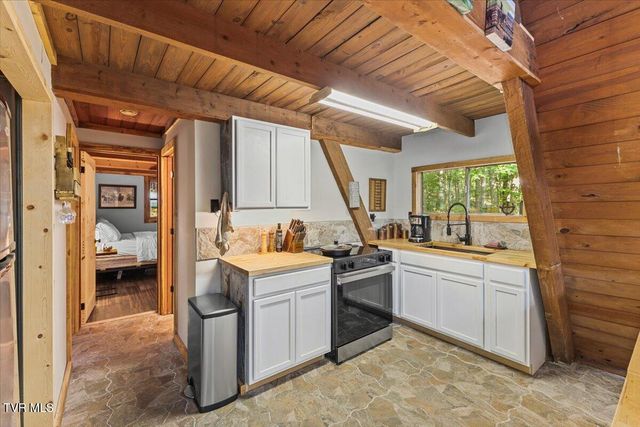 475 Flatwoods Road, Bluff City, TN 37618