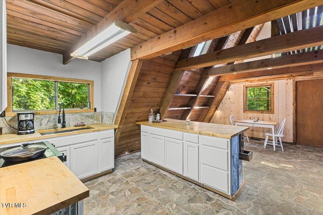 475 Flatwoods Road, Bluff City, TN 37618
