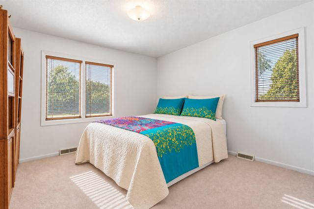 5431 Hilltop Avenue N, Lake Elmo, MN 55042