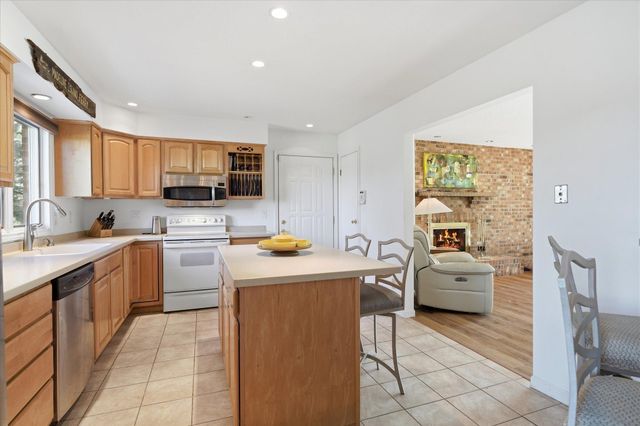 5431 Hilltop Avenue N, Lake Elmo, MN 55042