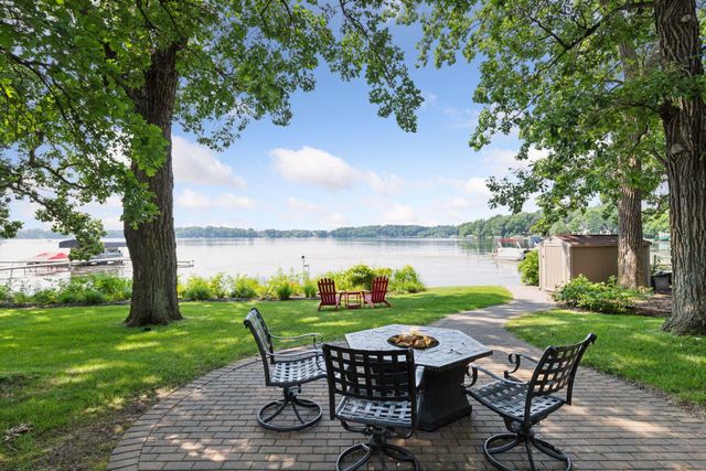 8736 Lake Riley Drive, Chanhassen, MN 55317