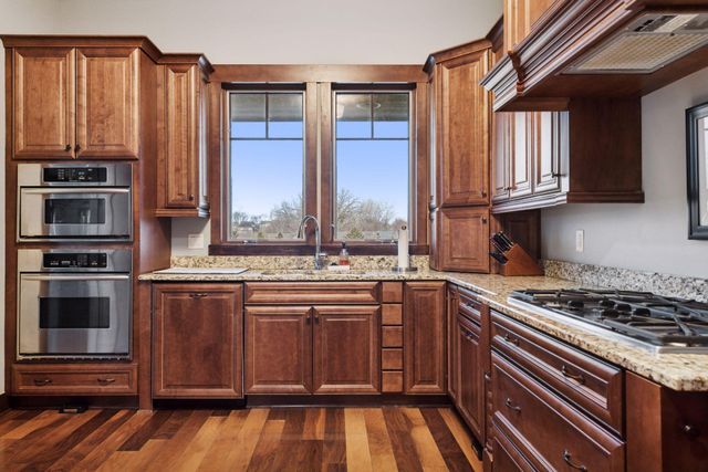 8736 Lake Riley Drive, Chanhassen, MN 55317