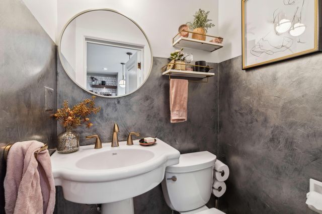 2564 Sherwood Road, Columbus, OH 43209