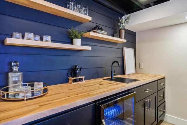 2564 Sherwood Road, Columbus, OH 43209