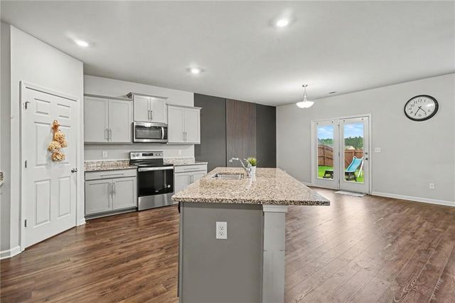 3858 Sweet Iris Circle, Loganville, GA 30052