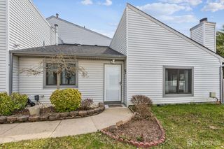 92 Lexington Circle, Old Bridge, NJ 07747