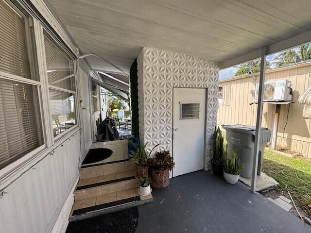 128 Havenwood Drive, Pompano Beach, FL 33064