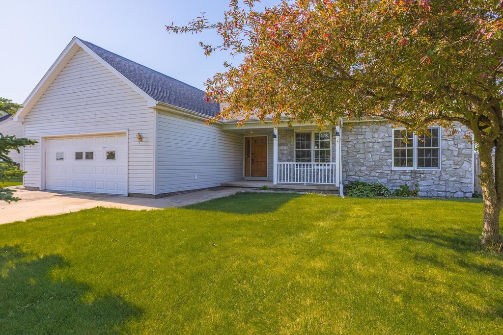 Image 1 of property listing at 507 Lloyd Drive, Dwight, IL 60420